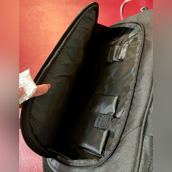 NWT black laptop carrying case with shoulder strap - Picture 5 of 6